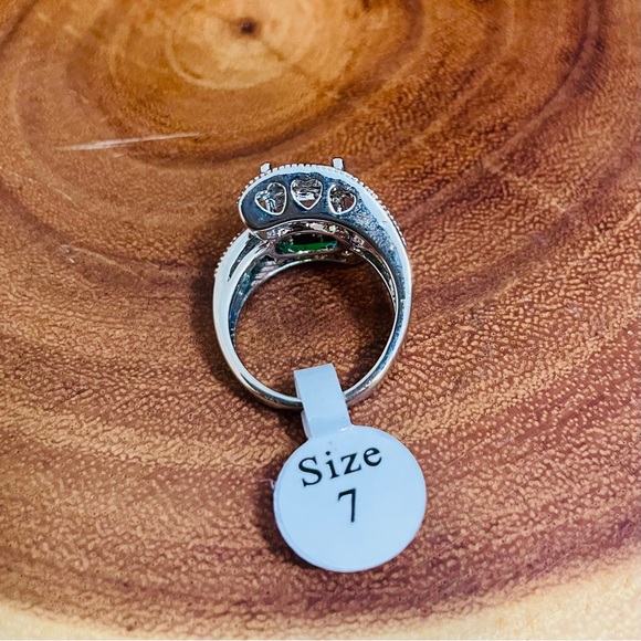 Simulated Emerald & Pave CZs Hyperbola Style Cocktail Statement Ring White Gold - Picture 4 of 6